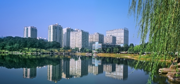 委員同期聲｜陳剛網(wǎng)紅長(zhǎng)沙的另一種顏色，我說(shuō)的藍(lán)是這種藍(lán)
